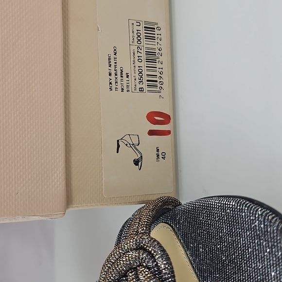 Alexandre Birman Vicky 60 Metallic Block-Heel Sandals - Picture 13 of 16